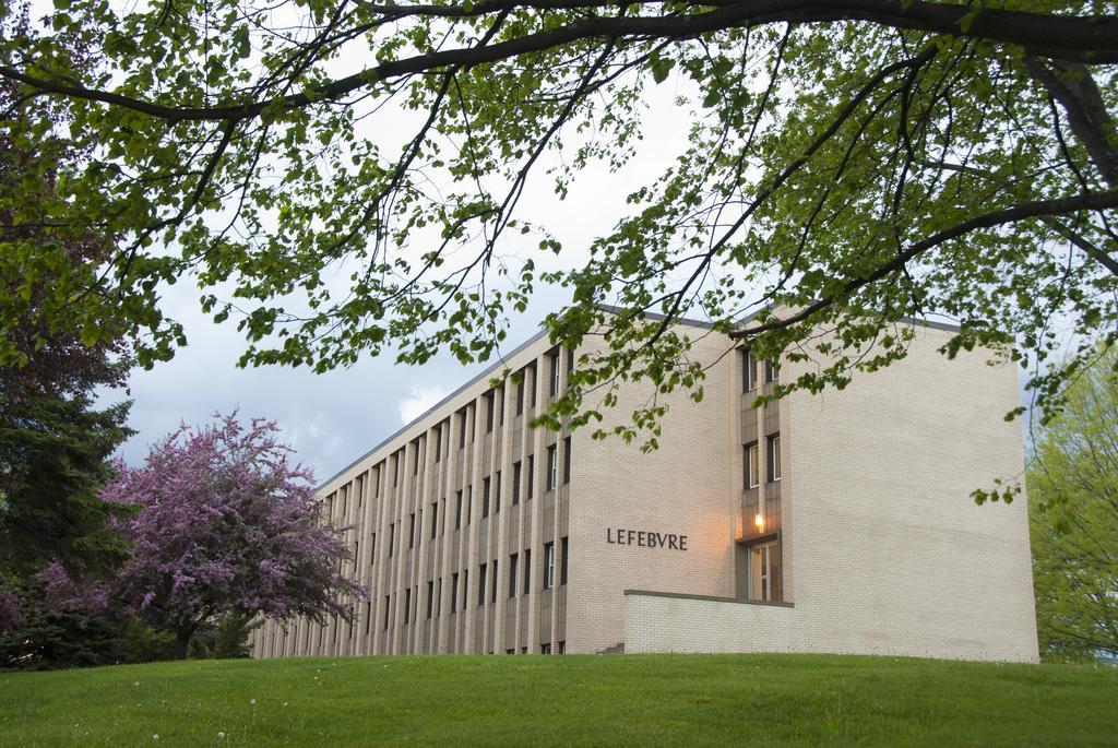 Universite De Монктон Экстерьер фото