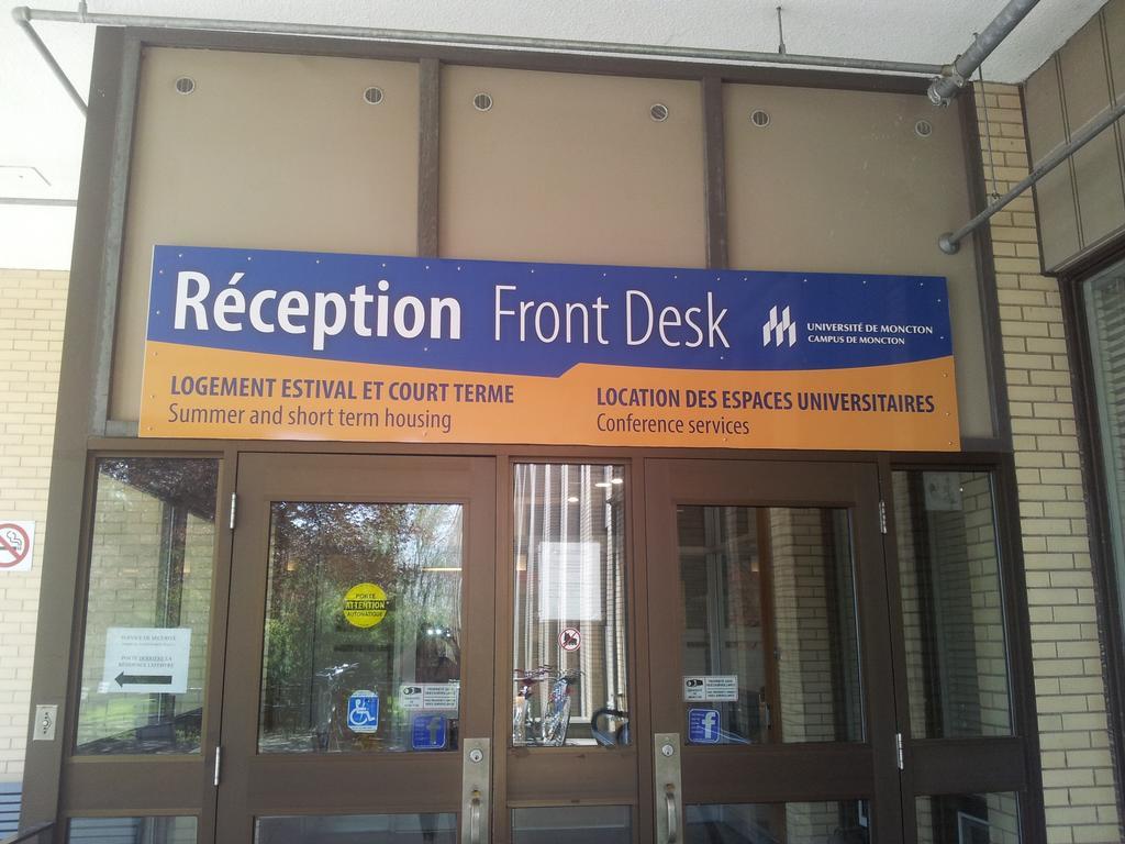Universite De Монктон Экстерьер фото